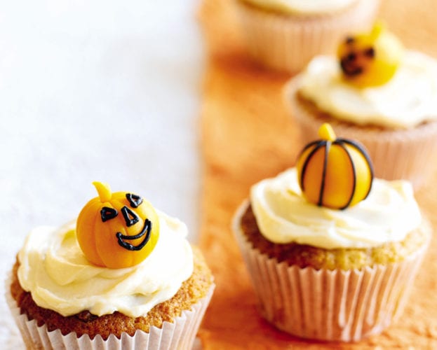 Spiced pumpkin muffins with cream cheese