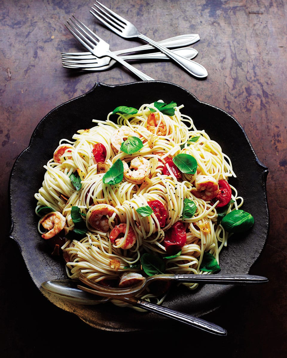 Linguine with roasted tomatoes, prawns, garlic and basil-image