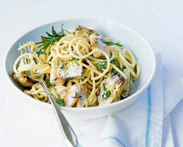 Spaghetti with chicken, rosemary and artichokes