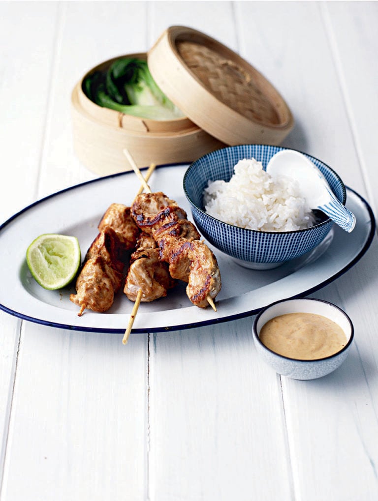 Quick satay chicken skewers with rice