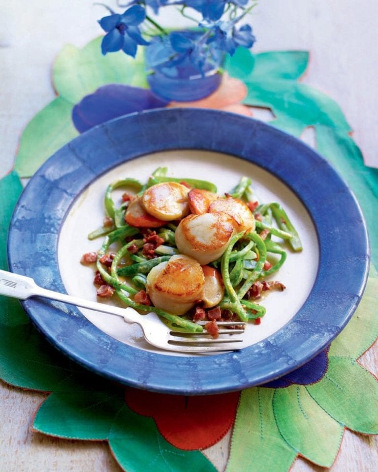 Pan-fried scallops with runner beans