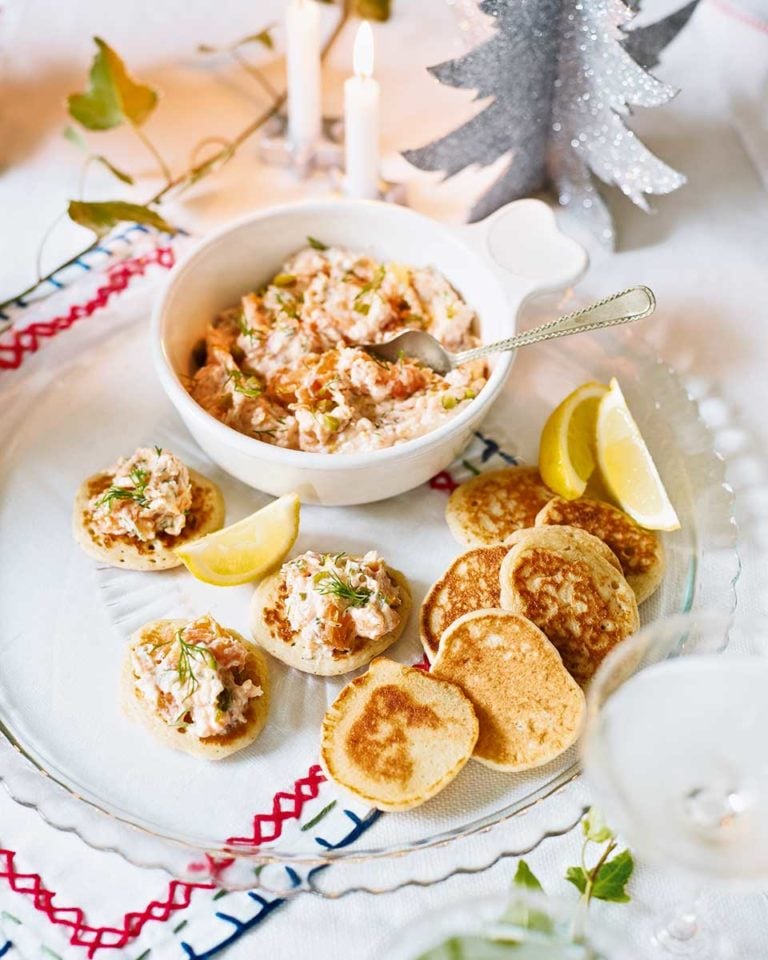 Blinis with smoked salmon and dill pâté