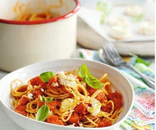 Grilled goat’s cheese and cherry tomato pasta