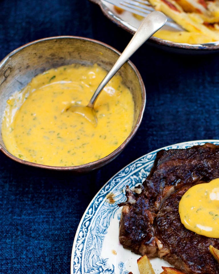 Classic béarnaise sauce