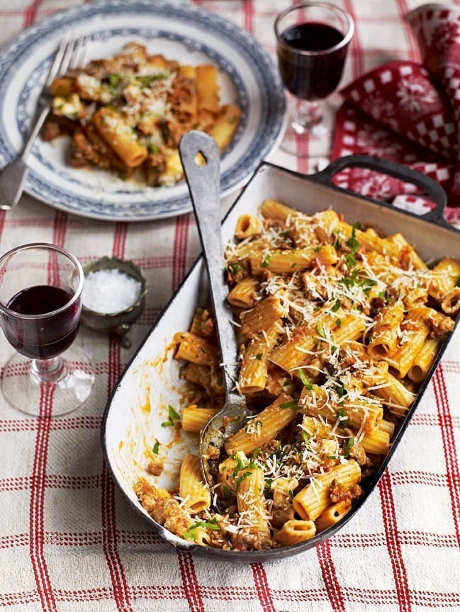 Pasta with sausages, fennel seed and mozzarella ragù