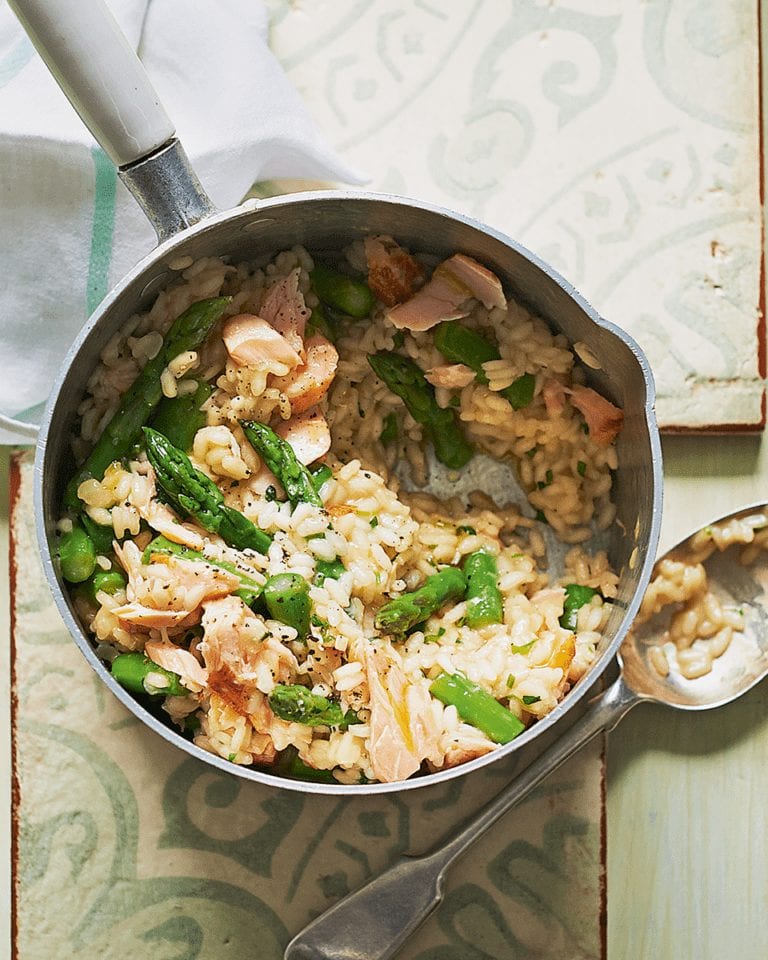 Asparagus and hot-smoked salmon risotto