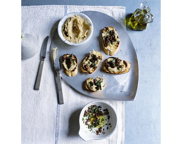 449139-1-eng-GB_crostini-with-white-bean-puree