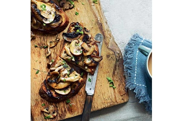 Garlic-mushrooms-on-toast