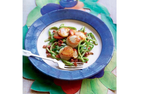 Pan-fried-scallops-with-runner-bean-‘spaghetti’