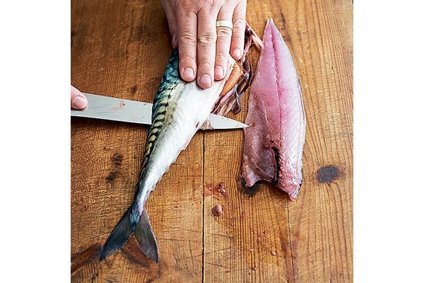 How-to-fillet-a-round-fish-6