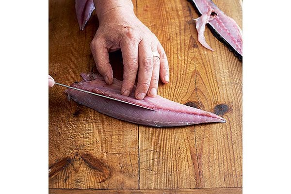 How-to-fillet-a-round-fish-8