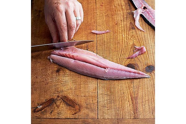 How-to-fillet-a-round-fish-9