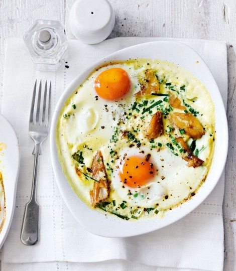 596379-1-eng-GB_smoked-mackerel-and-spinach-baked-eggs-470x540