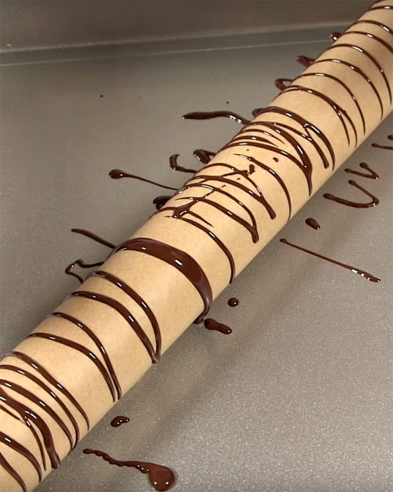 How to make chocolate drizzle decorations