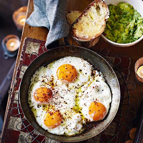 one-pan chilli eggs with guacamole