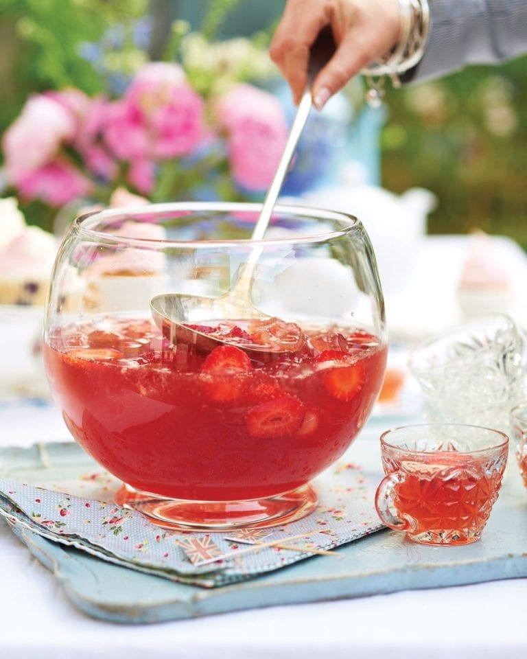 Gin and strawberry punch