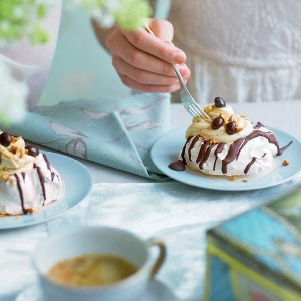 meringue with coffee cream