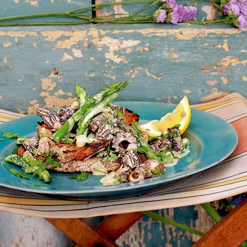 asparagus-and-mushrooms-on-toast