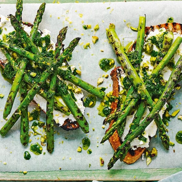 asparagus on toast