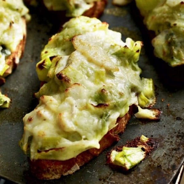 creamed leeks on toast