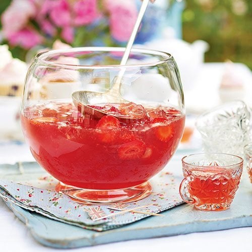 Gin and strawberry punch