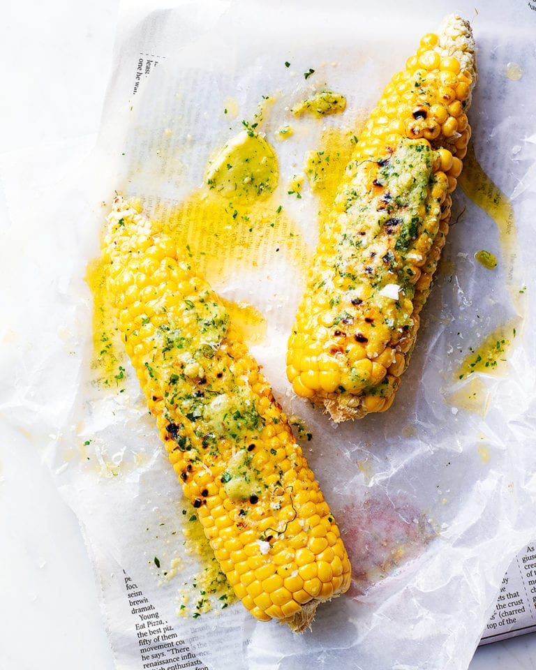 Corn on the cob with garlic & herb butter