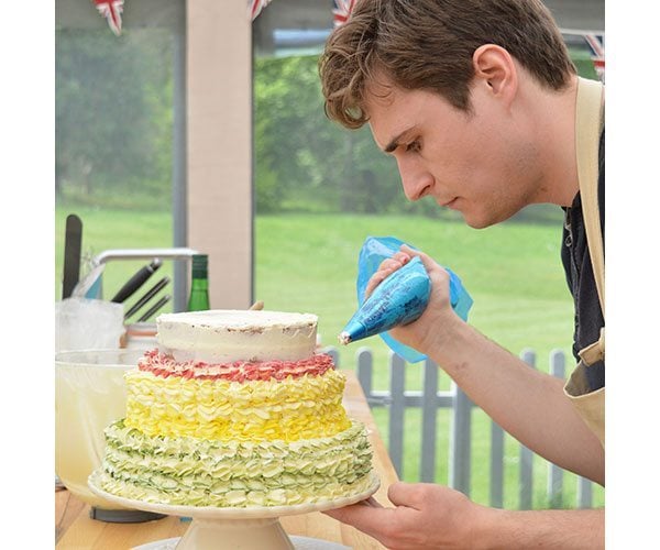 Tom-and-layer-cake