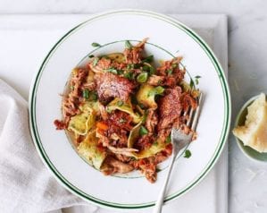 How to make duck ragù with spinach pasta