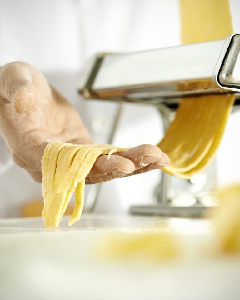 How to roll pasta using a pasta machine