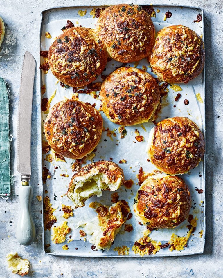 Gruyère, mozzarella and thyme brioche buns