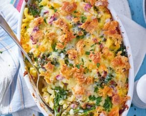 Crunchy-melty tuna and broccoli pasta bake – video