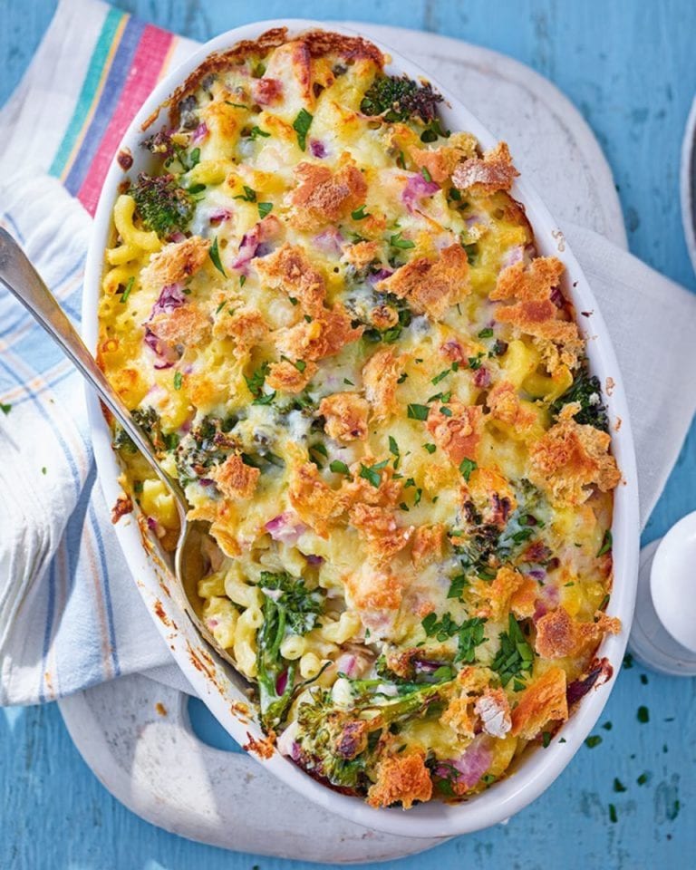 Crunchy-melty tuna and broccoli pasta bake – video