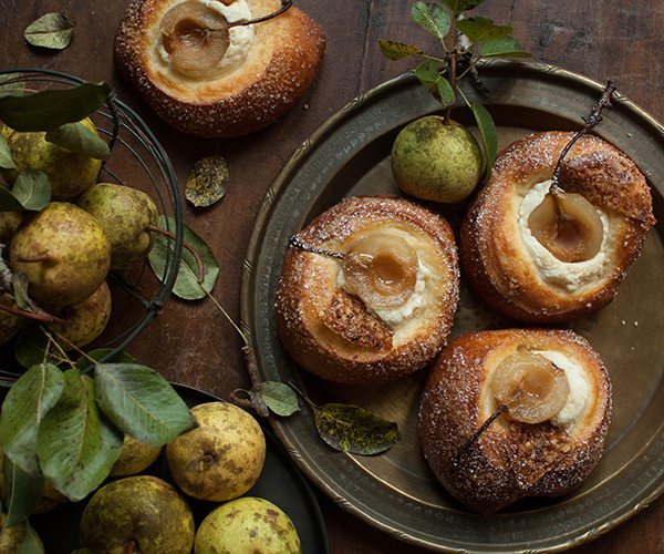 Portraiture_Linda-Taylor_Pastry-and-Pears_Hi-Res