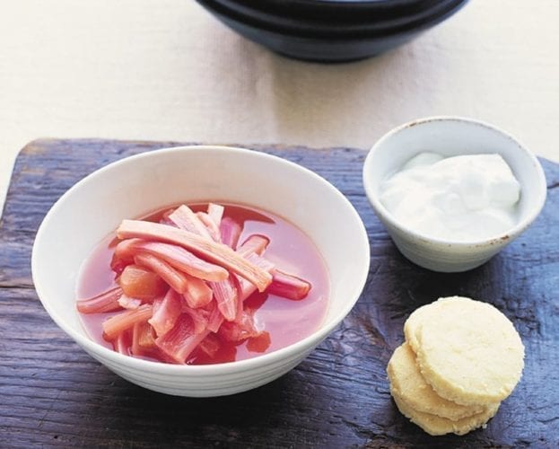 Rhubarb with Greek yogurt and shortbread
