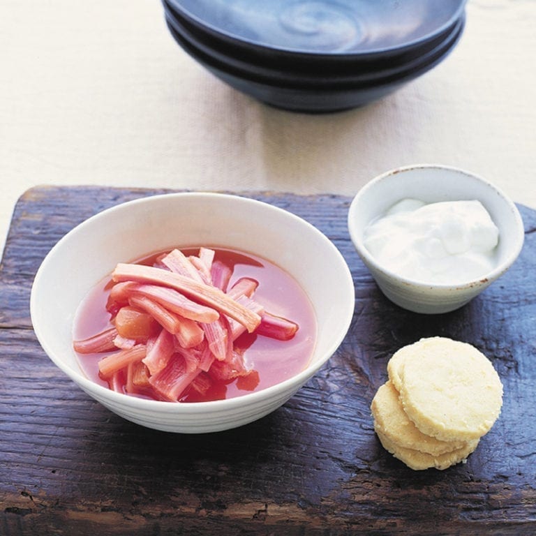 Rhubarb with Greek yogurt and shortbread