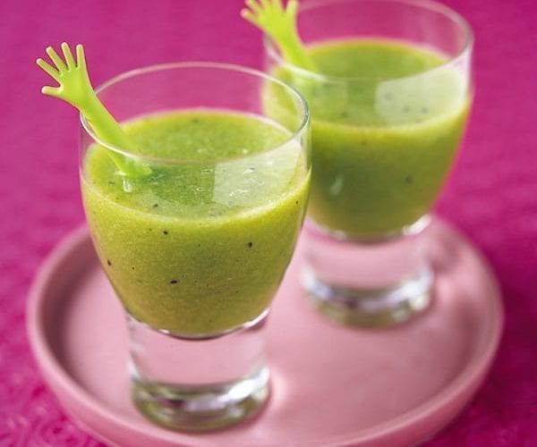 Kiwi, apple and mint juice