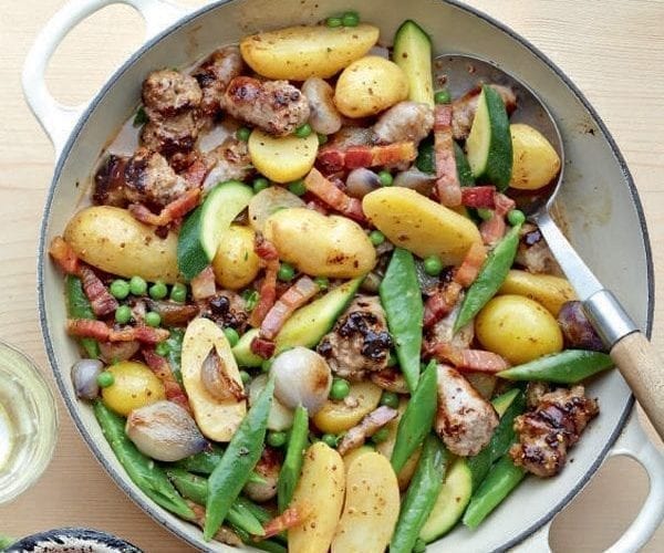 Quick summer bean sausage casserole in cider
