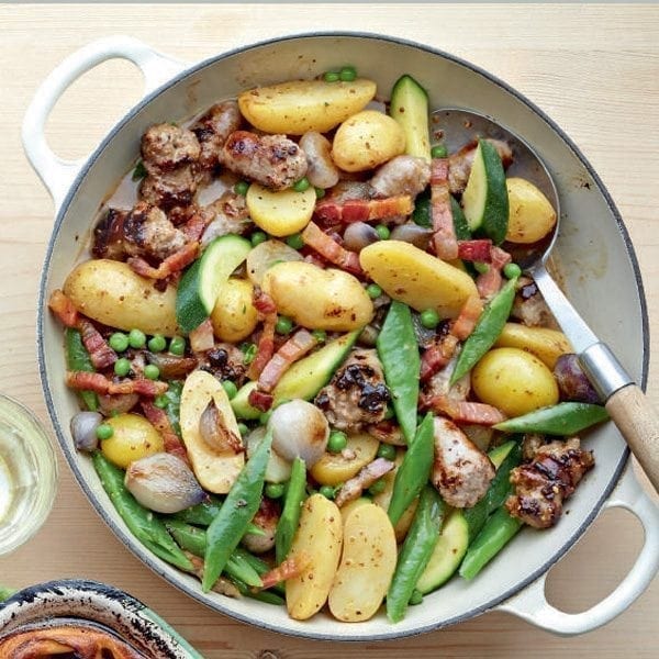 Quick summer bean sausage casserole in cider