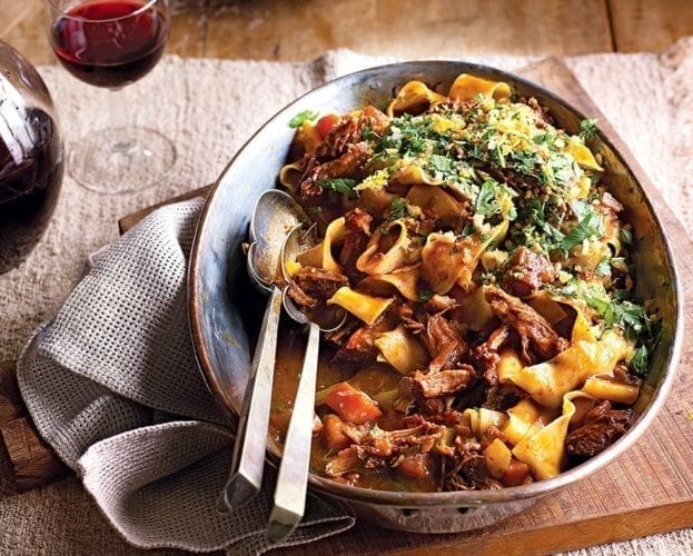 Coda alla vaccinara (Roman braised oxtail)