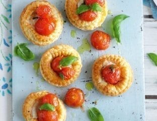 Tomato and mozzarella puffs