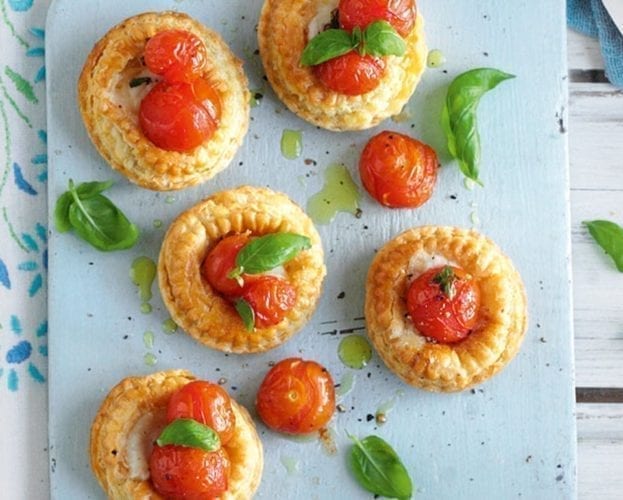 Tomato and mozzarella puffs