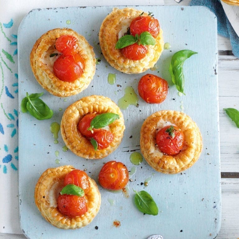 Tomato and mozzarella puffs