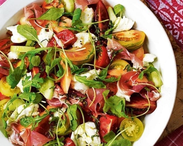 Tomato and bread salad with mozzarella