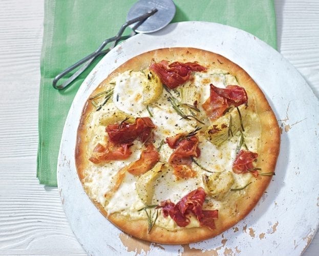 Naan pizzas
