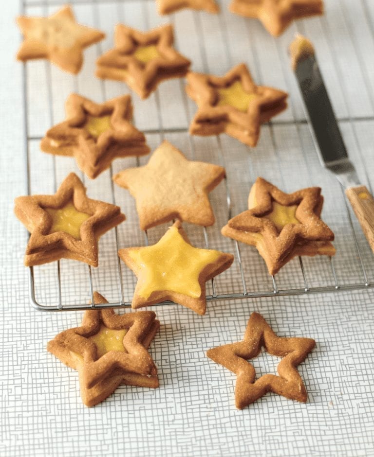 Lemon curd sandwich biscuits