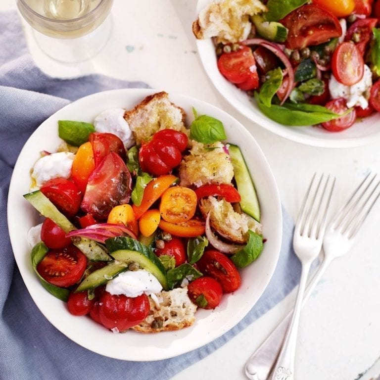 Tomato and bread salad with mozzarella