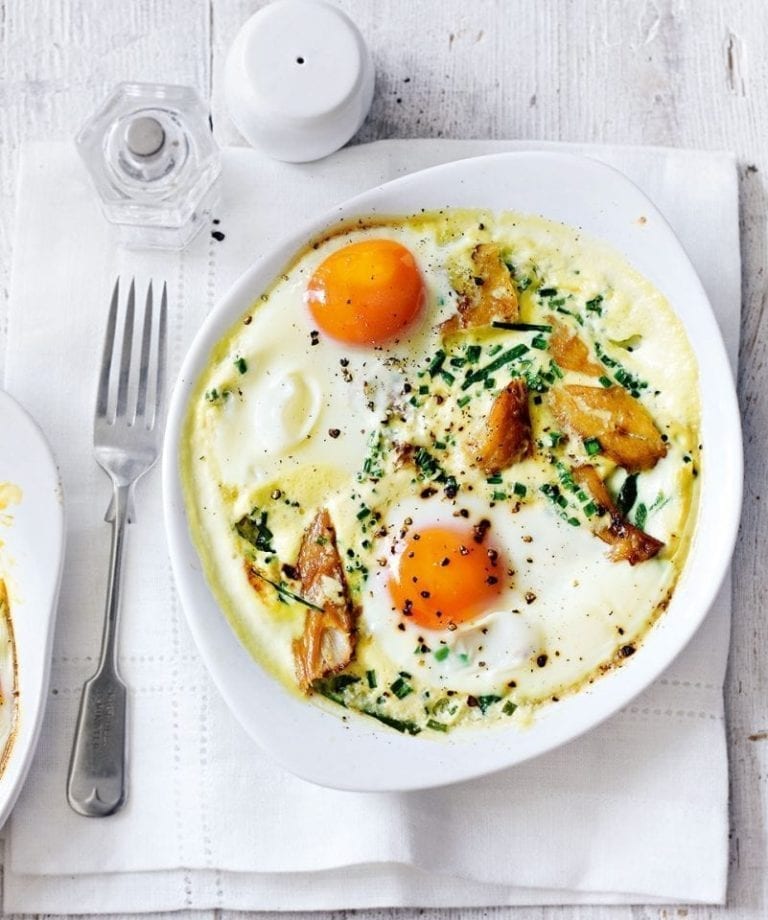 Smoked mackerel and spinach baked eggs