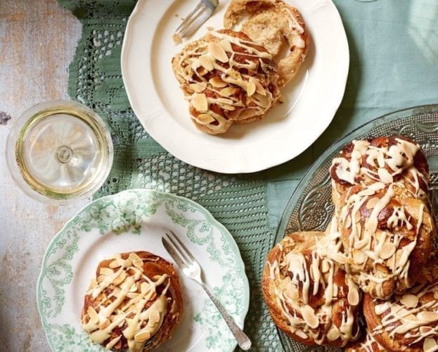 Iced mince wreath