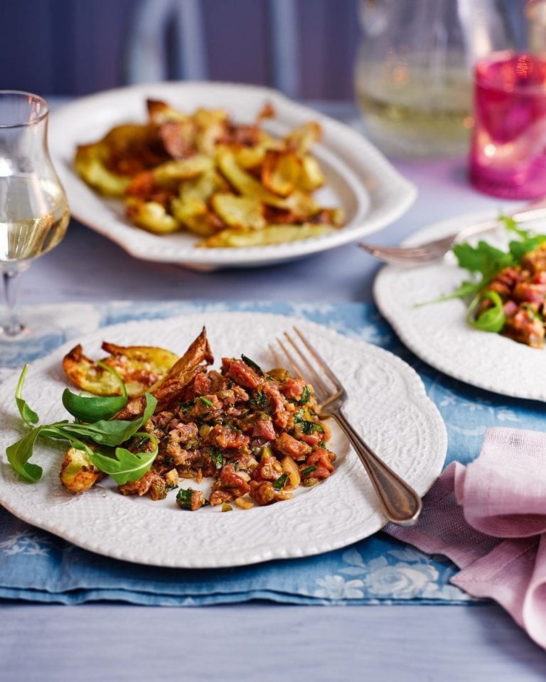 Steak tartare with crispy potato skins