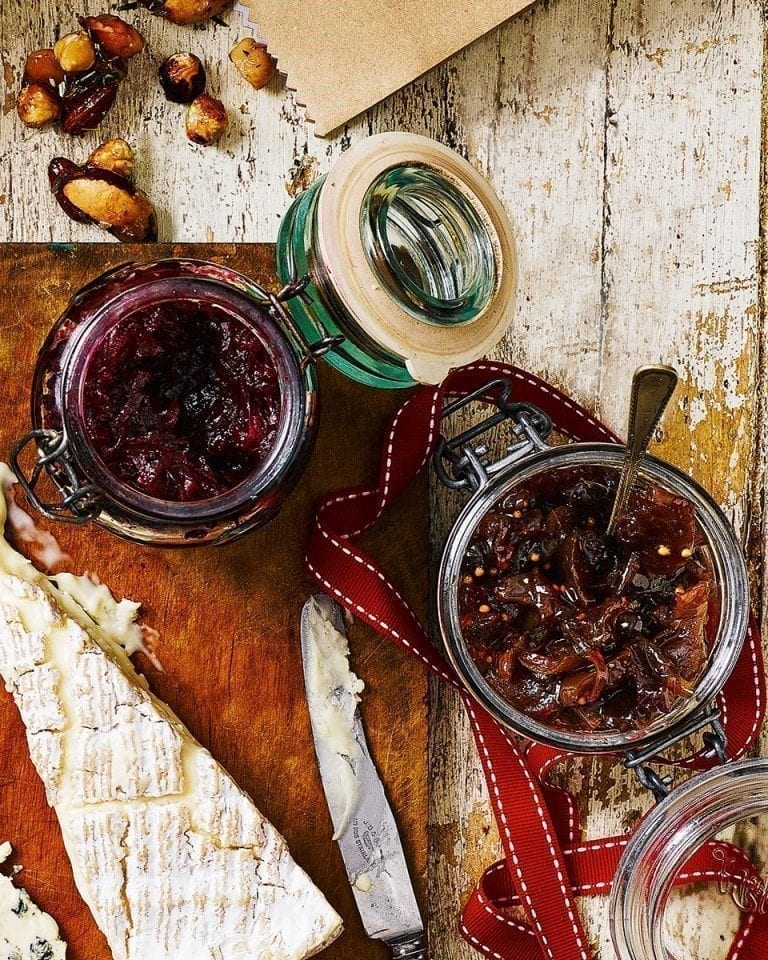 Apple and raisin chutney